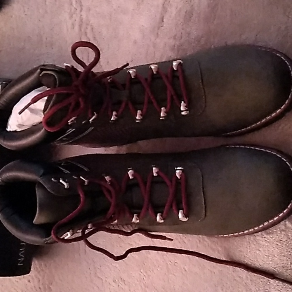 Boots - Picture 4 of 5